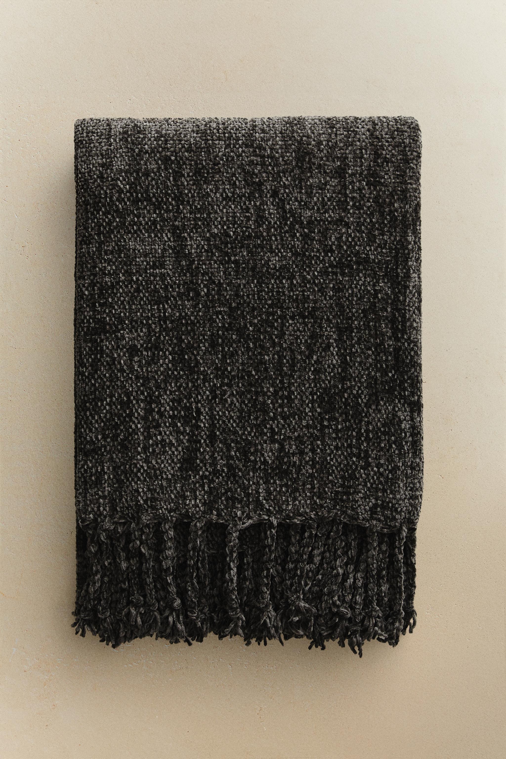 CHUNKY CHENILLE BLANKET